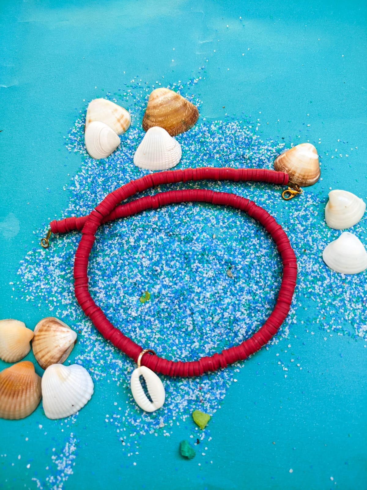 Pra quem ama um toque ousado sem perder a leveza.
Nossos chokers são cheios de personalidade, perfeitos para destacar seu estilo nas vibes do verão. 🌀💙